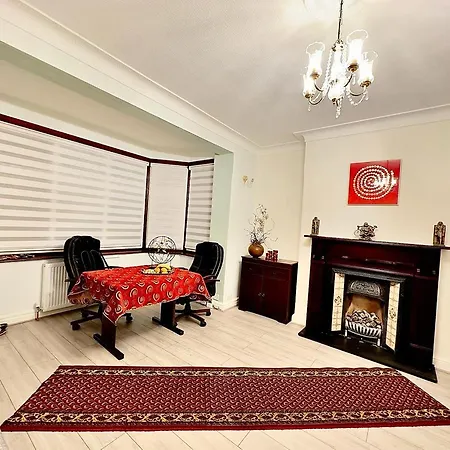 Beautiful Double En-suite Room, Separate Entrance, Ilford, Line Gants Hill, Free Parking Pensjonat *