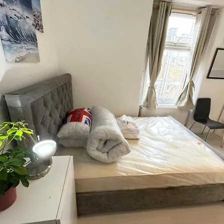 One Bedroom Flat Miles London
