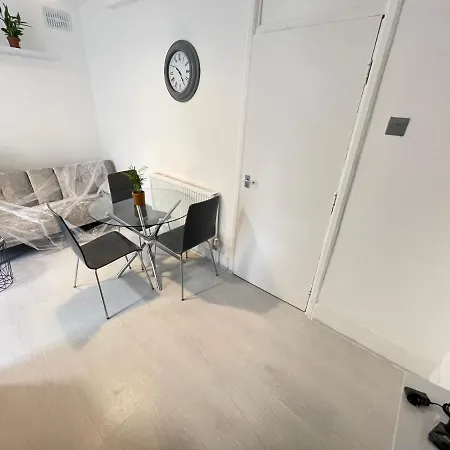 One Bedroom Flat Miles Apartment London