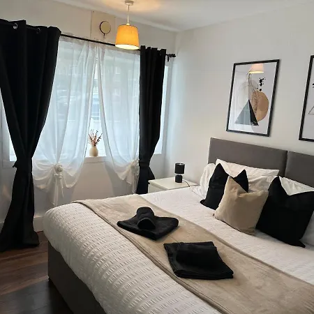 Lovely 2bedroom 4mins From Wimbledon Station Apartment *