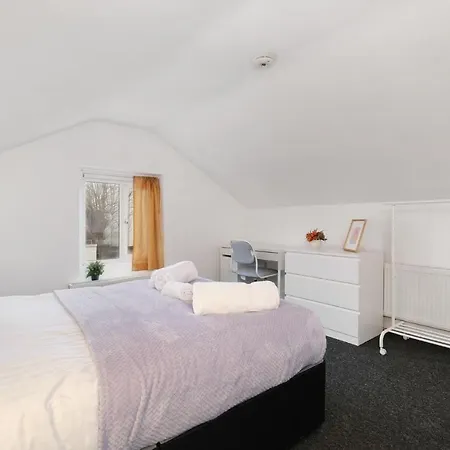 Apartment Chic 1br House In Hounslow - 12 Mins From Heathrow Airport *