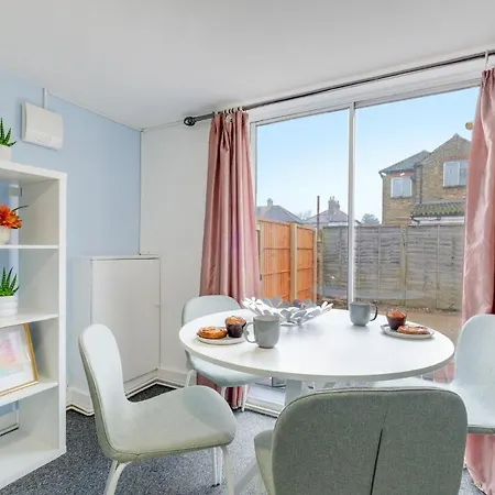 Apartment Chic 1br House In Hounslow - 12 Mins From Heathrow Airport *
