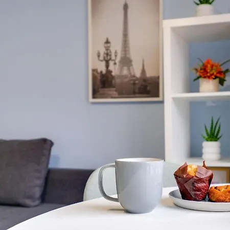Chic 1br House In Hounslow - 12 Mins From Heathrow Airport Apartment *