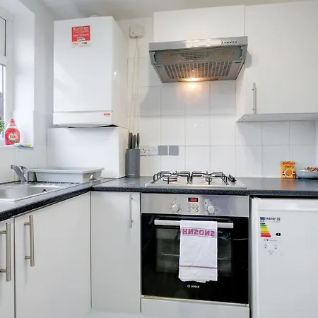 Apartment Chic 1br House In Hounslow - 12 Mins From Heathrow Airport