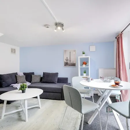 Chic 1br House In Hounslow - 12 Mins From Heathrow Airport Apartment