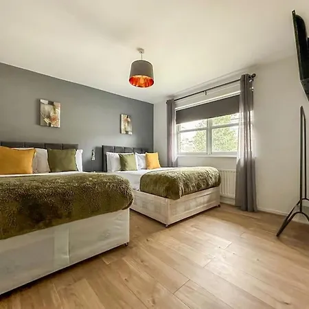 Newly Refurbished 3 Bed House Near O2 Arena *