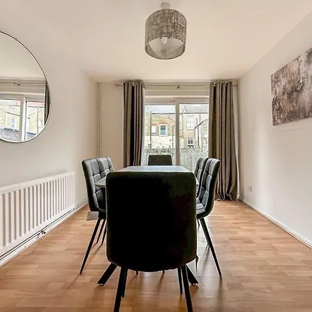 בית נופש Newly Refurbished 3 Bed House Near O2 Arena