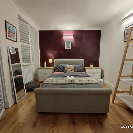 Cosy With 2 Bedrooms * Londýn