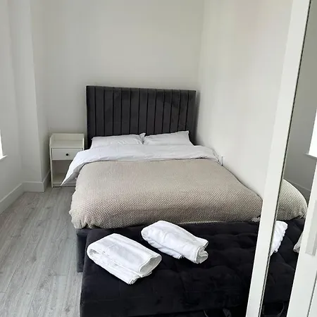 The Walworth Retreat- Cozy Flats In *