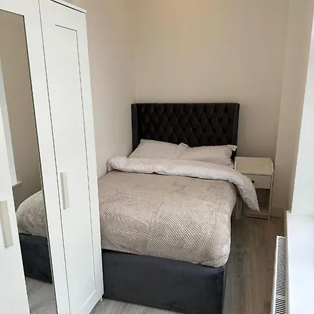 The Walworth Retreat- Cozy Flats In *