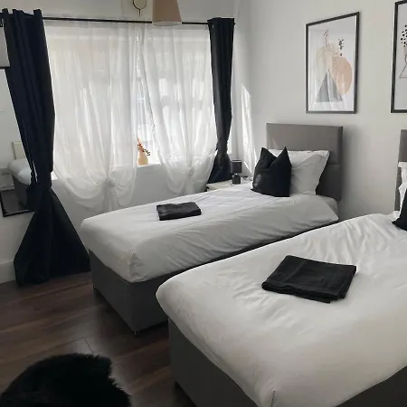 Apartment Lovely 2bedroom 4mins From Wimbledon Station London