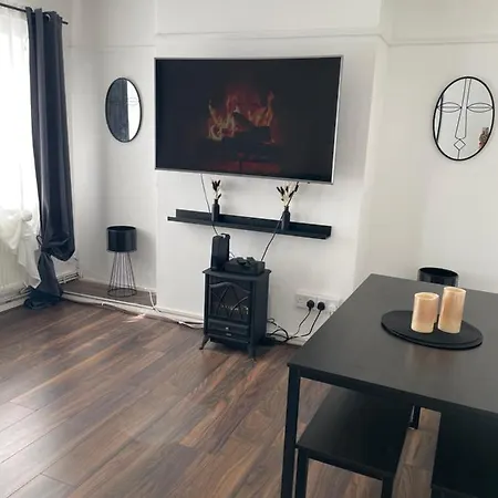 Lovely 2bedroom 4mins From Wimbledon Station *