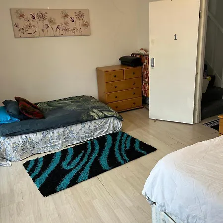 Renovated Family With Shared Kitchen And Bathroom In Angel Londýn