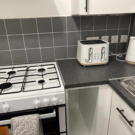 Lovely 2bedroom 4mins From Wimbledon Station Apartment *
