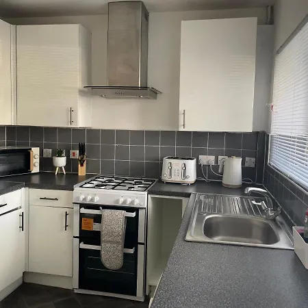 Lovely 2bedroom 4mins From Wimbledon Station London