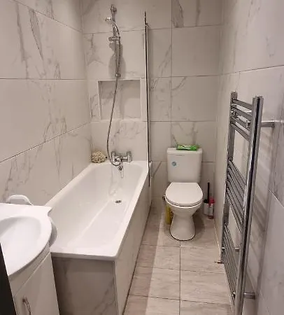 דירה Modern 2bd Flat