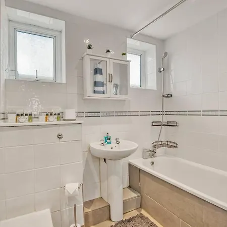 Lovely 3-bed Clapham Common *
