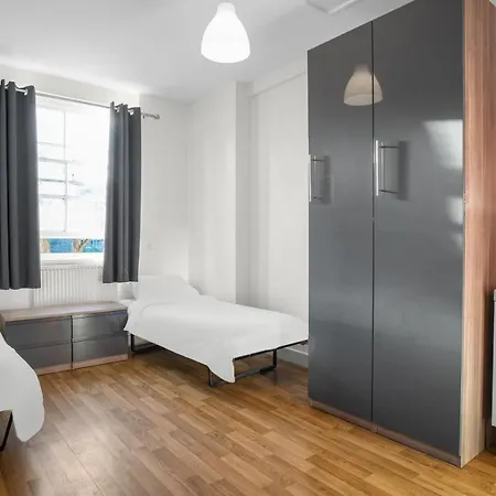 Halpin House Hostel *
