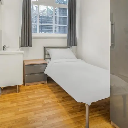 Halpin House Hostel *