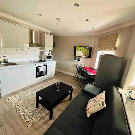 Modern And Luxurious In London شقة Ickenham