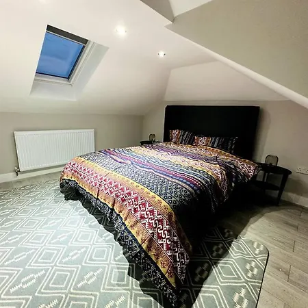 Modern And Luxurious In London *