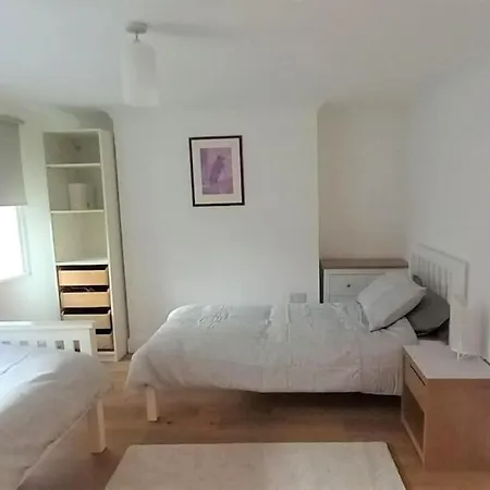 2 Bedroom Victorian Garden Flat Apartment *