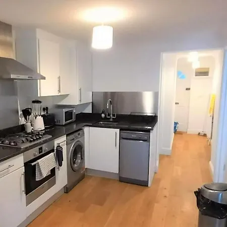 2 Bedroom Victorian Garden Flat
