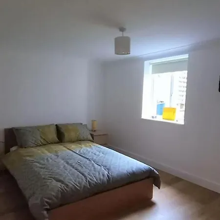 Apartment 2 Bedroom Victorian Garden Flat *