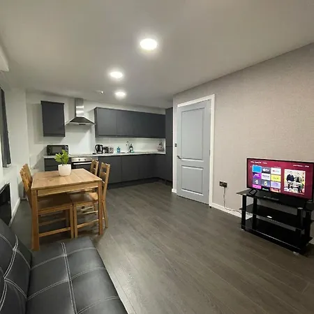 Apartment Charming Modern Near London Heathrow Feltham