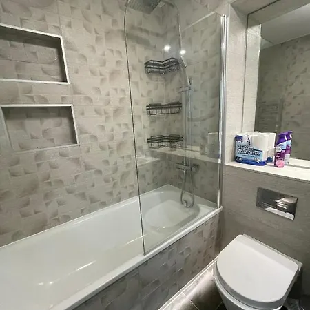 Charming Modern Near London Heathrow * Feltham