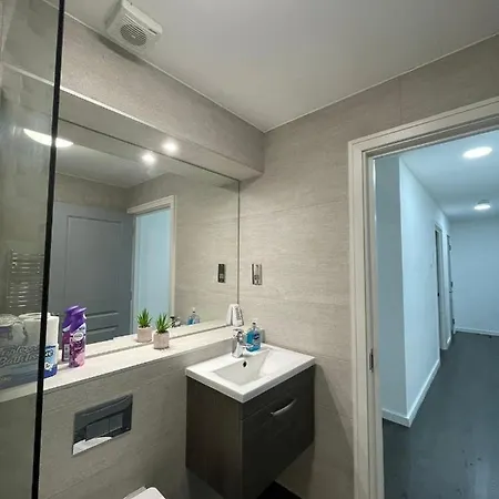 Charming Modern Near London Heathrow * Feltham