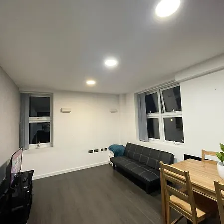Charming Modern Near London Heathrow