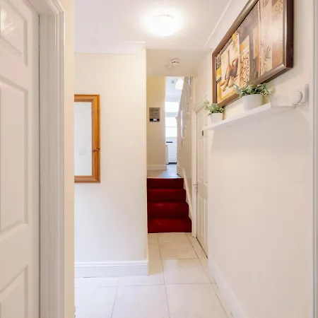 Pass The Keys Flat 3 And 4 Floor Comfy Two Studio Apartment