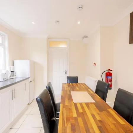 Pass The Keys Flat 3 And 4 Floor Comfy Two Studio Apartment