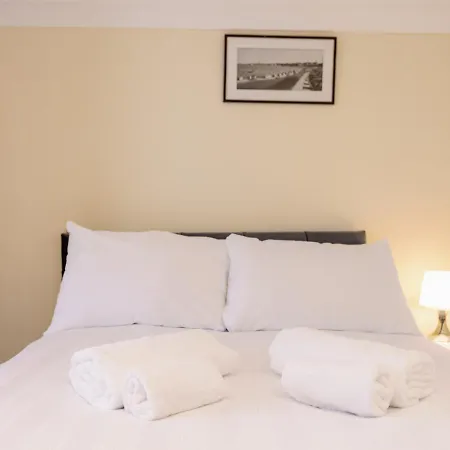 Pass The Keys Flat 3 And 4 Floor Comfy Two Studio Apartment