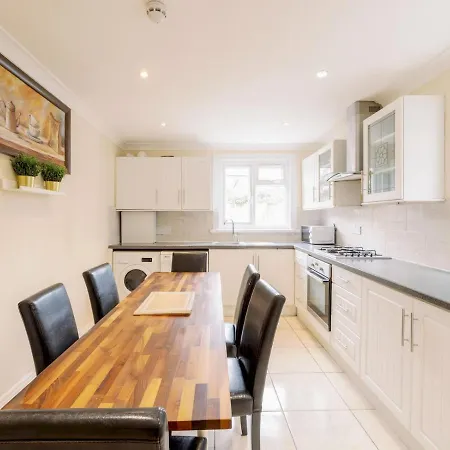 Pass The Keys Flat 3 And 4 Floor Comfy Two Studio *