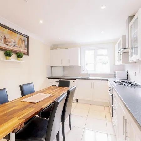 Pass The Keys Flat 3 And 4 Floor Comfy Two Studio Apartment London