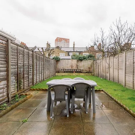 Pass The Keys Flat 3 And 4 Floor Comfy Two Studio Apartment *