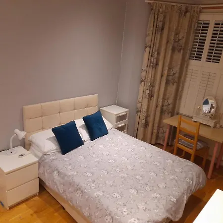 Coronation House Homestay *