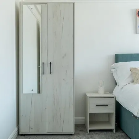 Apartment Bright West Hampstead Retreat *