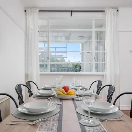 Apartment Bright West Hampstead Retreat London