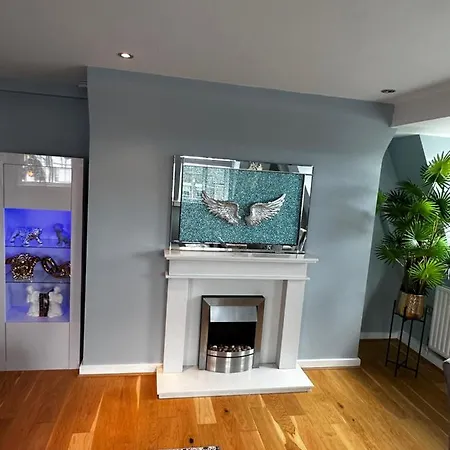 One Bedroom Flat In Chelsea * London