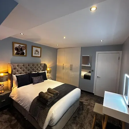 One Bedroom Flat In Chelsea *