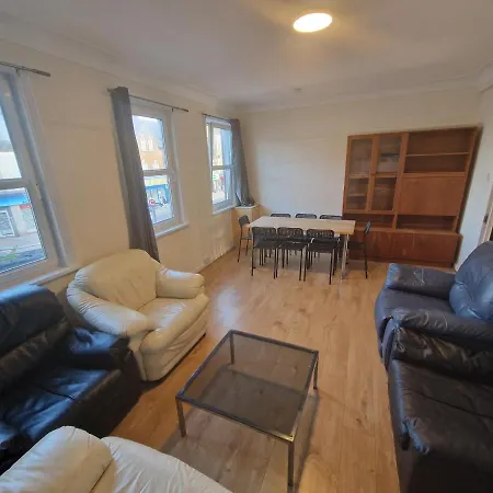 Large 3 Bedroom Ideal For Groups Сasa de vacaciones *