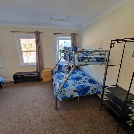 Large 3 Bedroom Ideal For Groups Whetstone