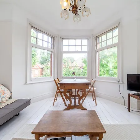 Lovely 1 Bdr Apt In Victorian House, Kilburn Apartment *