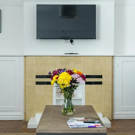Apartment Bright West Hampstead Retreat *