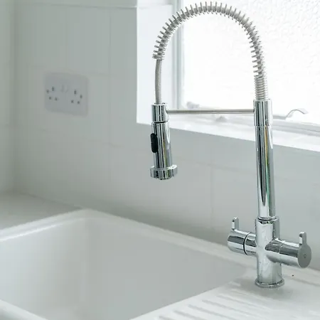 Bright West Hampstead Retreat Apartment *