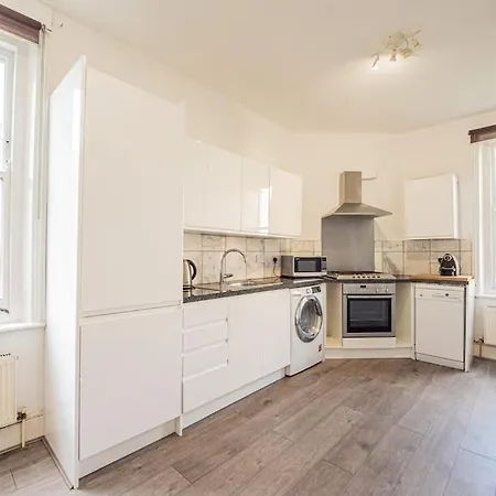 Bright Spacious Maida Vale Flat 5 - Minutes From Station Apartment