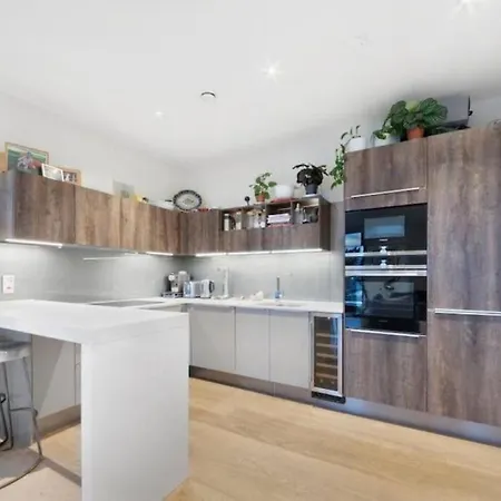 3 Bedroom Penthouse With Private Terrace, Battersea, Nine Elms *